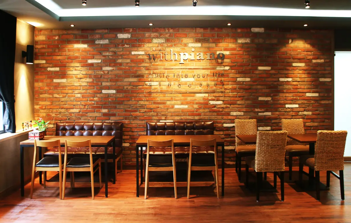 노출벽돌이 매력적인 카페형 피아노학원 라운지